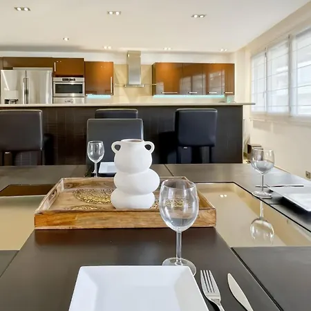 Lhelvetia - 3 Bedrooms - 3 Bathrooms - Near Croisette Apartment